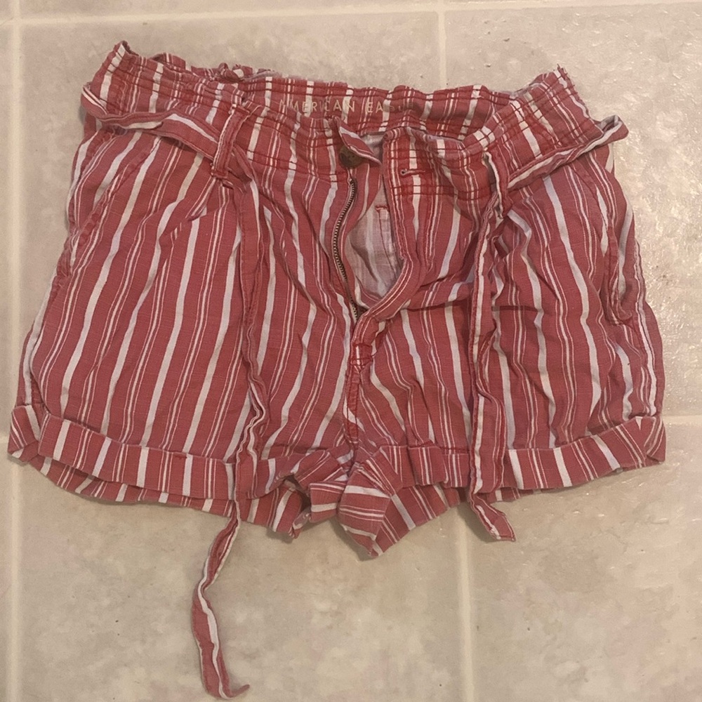 American Eagle women’s red and white tie striped shorts, size 8.